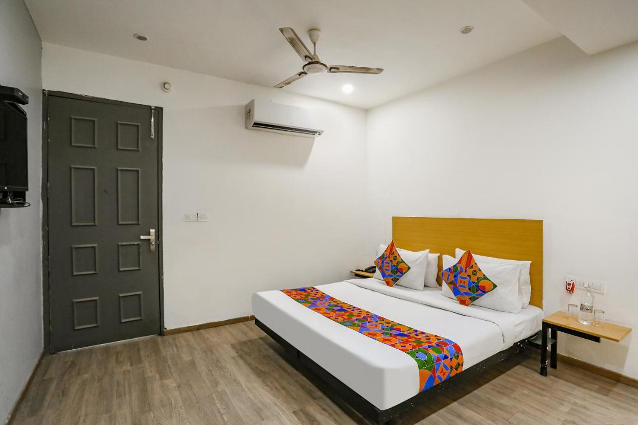 Fabhotel Vat - Meera Bagh Delhi  Exterior foto